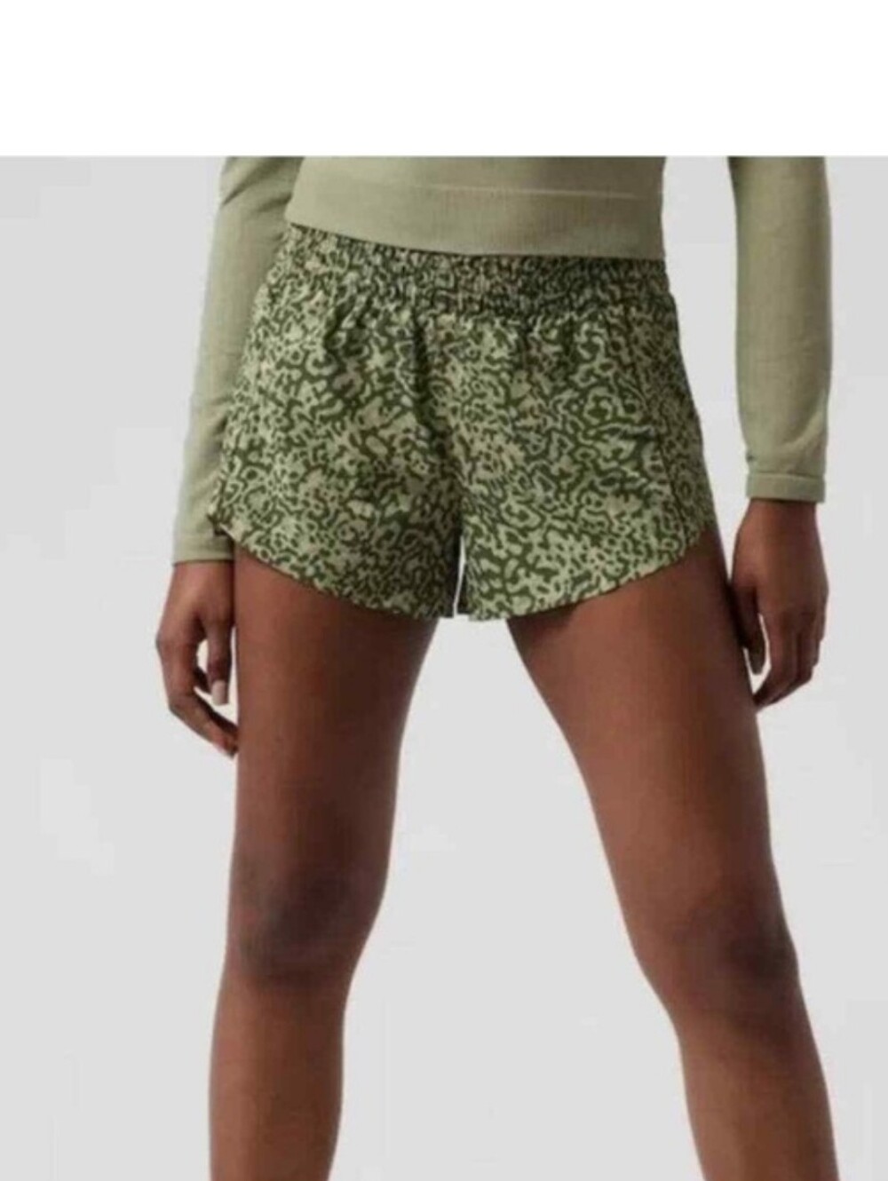 Athleta Hustle 4.5 Olive Green Printed Athletic Shorts Leopard